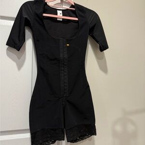CLAUDIA RAMIREZ Fajas Black Short Sleeve Bodysuit with Lace Trim Sz XS